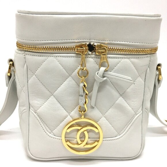 CHANEL White Shoulder Bag - Picture 4 of 16